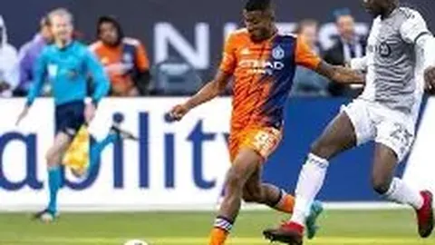 钟丽缇长女疑遭情伤，素颜直面泪水满面